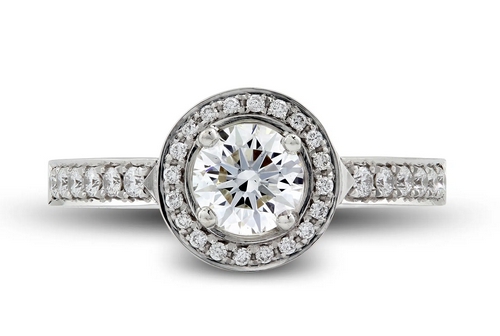 Bague de fiançailles en diamant et or blanc avec halo épaulé. Modèle Somptueuse.