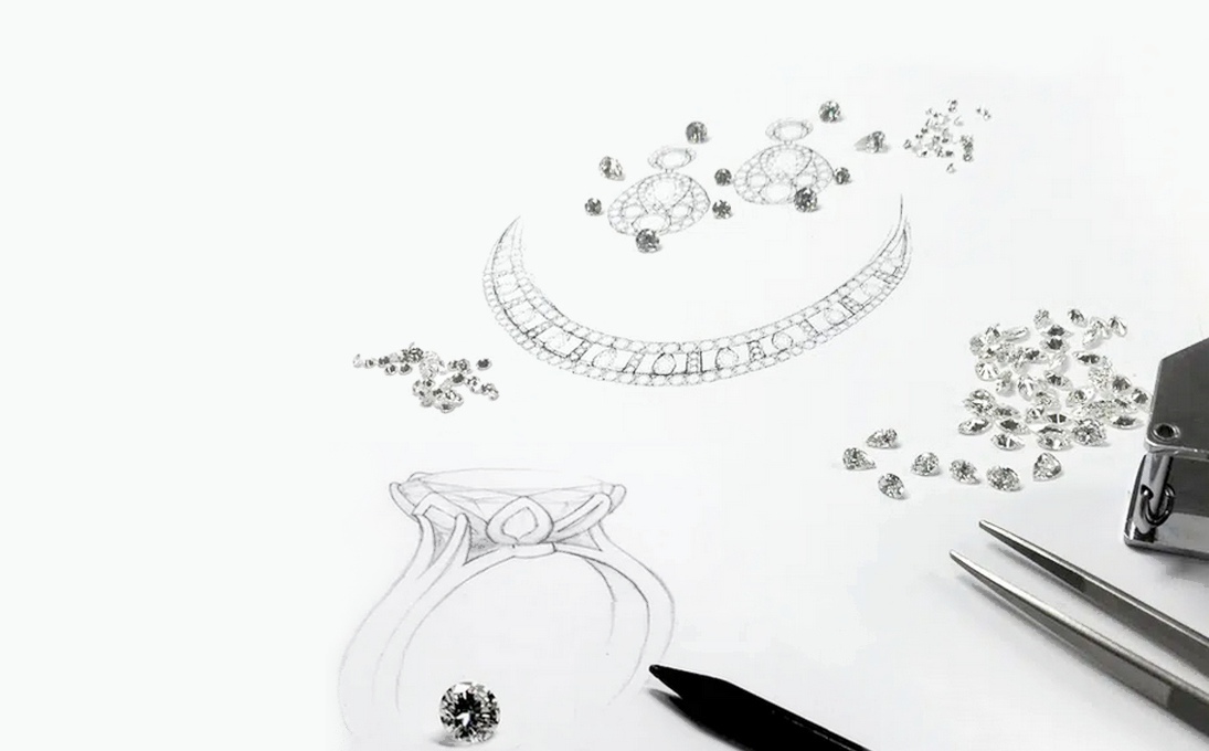 Création d'une parure boucles d'oreilles en or blanc et diamant, pendentif et bague assortis.