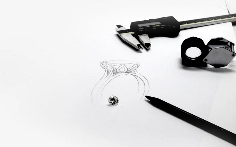 Nos artisans réalisent des solitaires en diamant et platine sur mesure en fonction de vos préférences. Chaque pièce est unique, conçue spécifiquement pour vous.